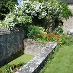 D'hotes Les Pieris Bed and Breakfast Grandcamp-Maisy
