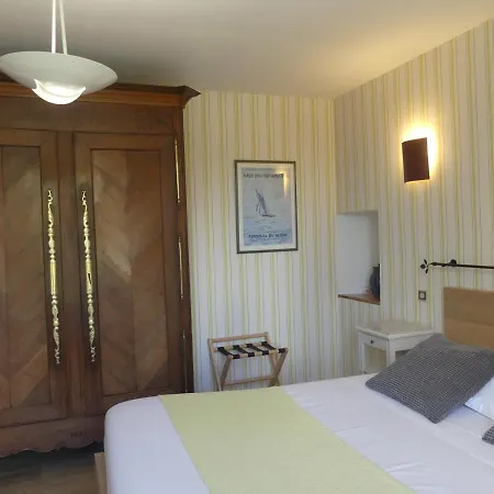 לינה וארוחת בוקר D'hotes Les Pieris