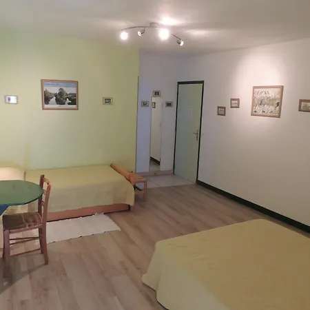 D'hotes Les Pieris גראנדקמפ-מייס