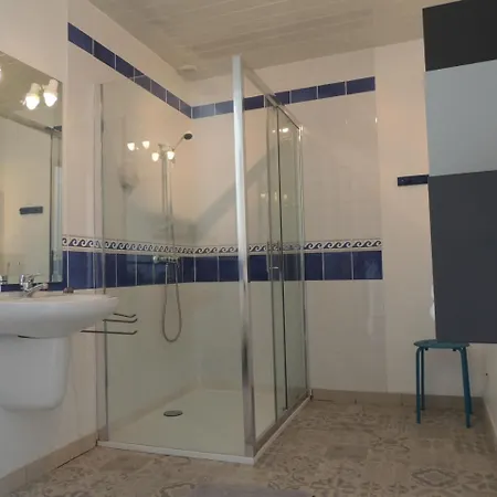 לינה וארוחת בוקר D'hotes Les Pieris