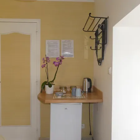 D'hotes Les Pieris Bed & Breakfast 3*