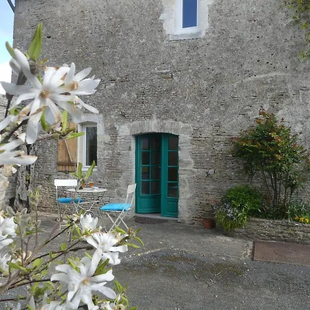 D'hotes Les Pieris 3*