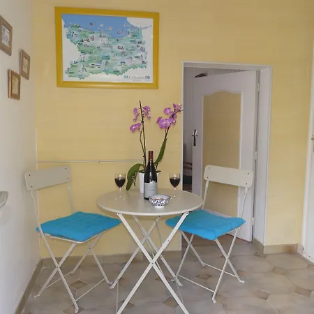 D'hotes Les Pieris B&B 그랑캉프-메지