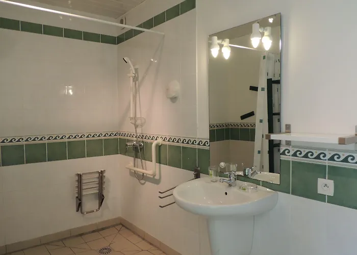 D'hotes Les Pieris Bed & Breakfast 3*